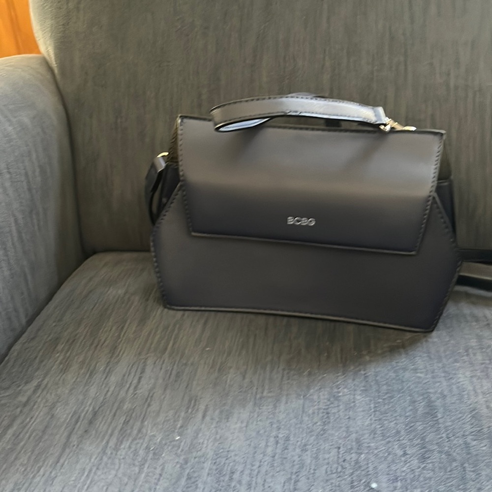 Navy crossbody with detachable strap